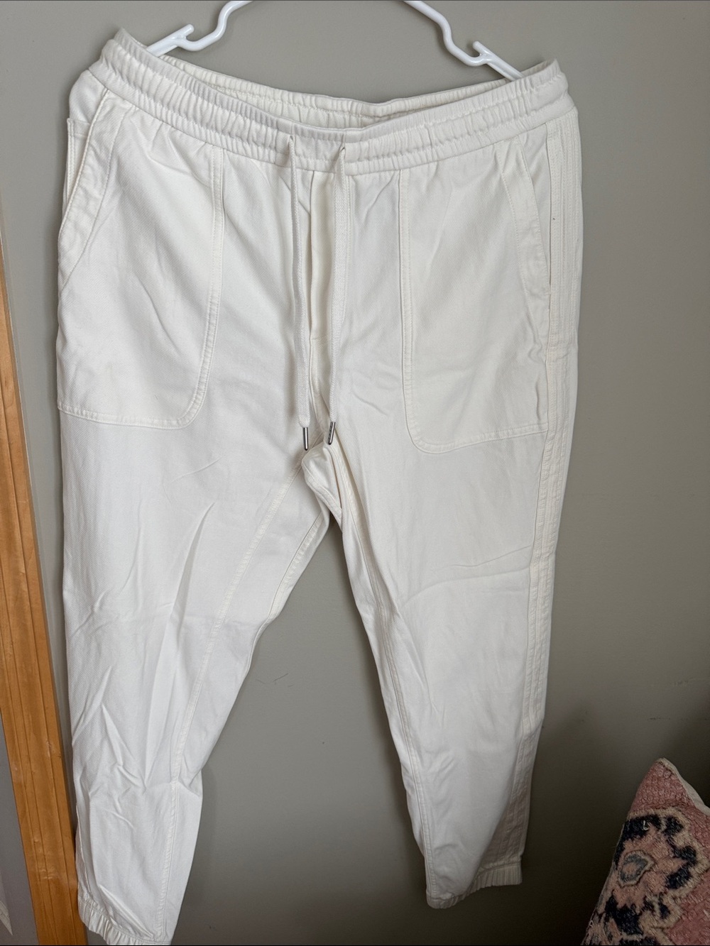 Athleta Cream Drawstring Jogger Capris